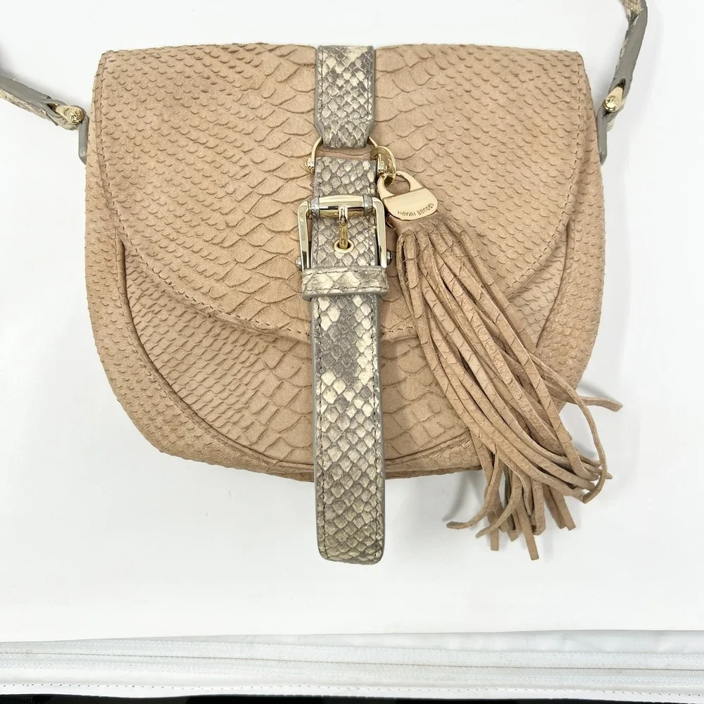 Henri Bendel Hasp Snake Python Embossed Leather Crossbody Bag‎ Tan Tassel Rare